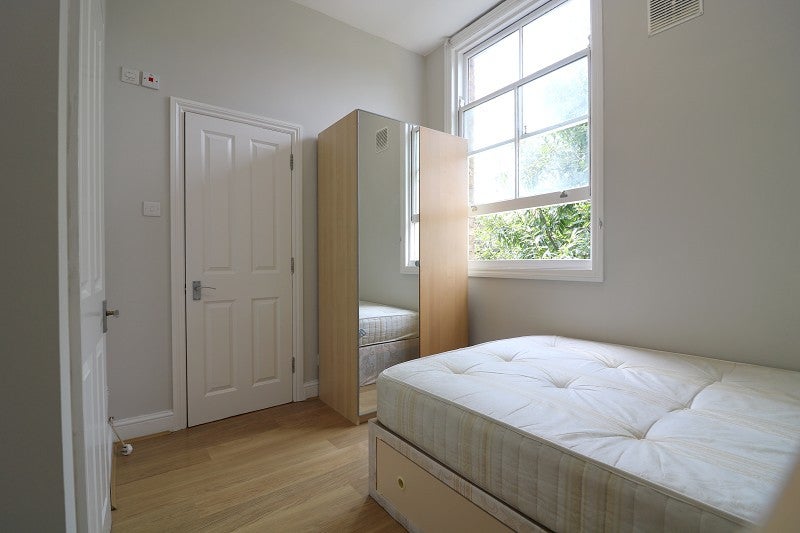 Flat Studland Street in Greater London