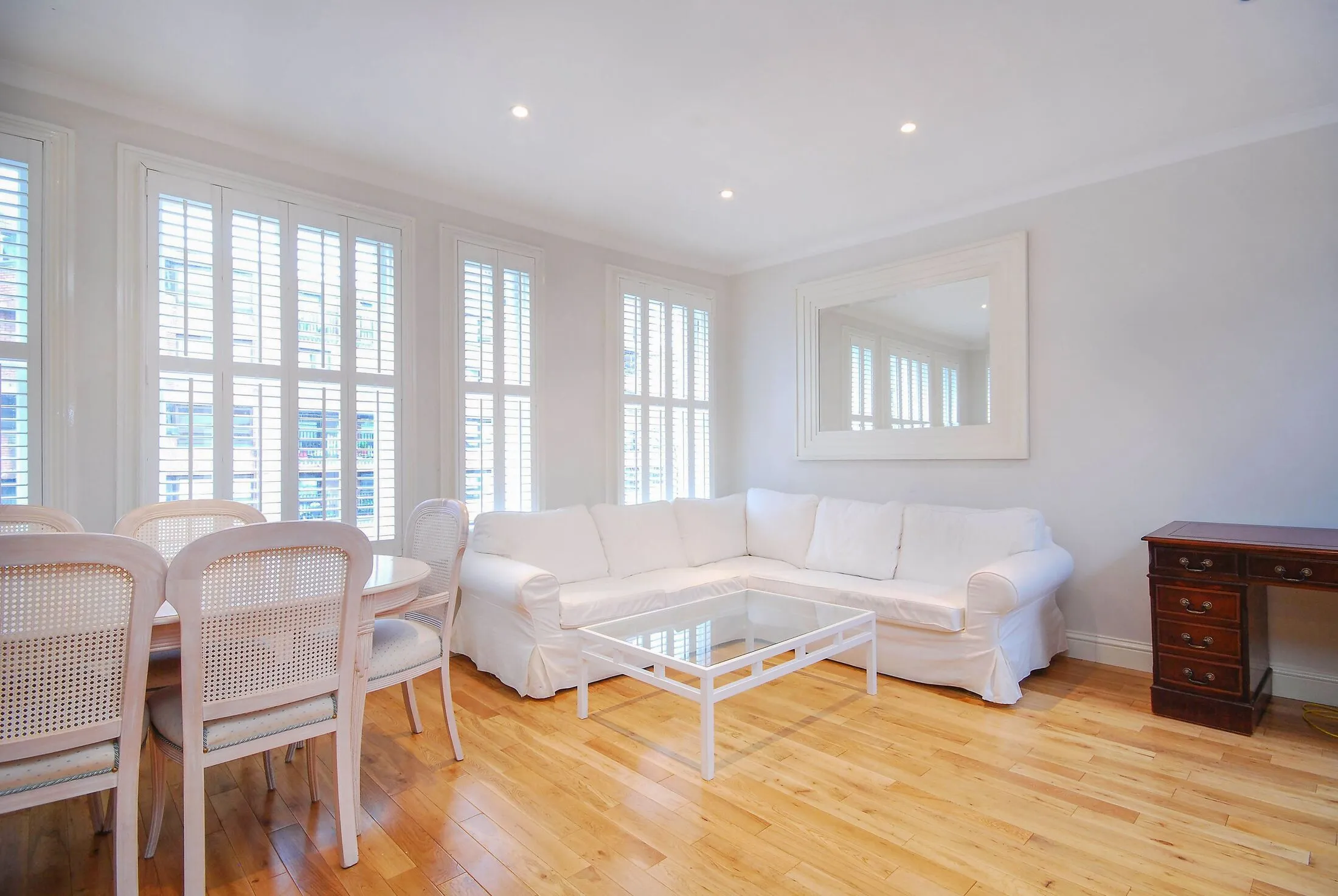 Flat Ashburnham Road in Greater London