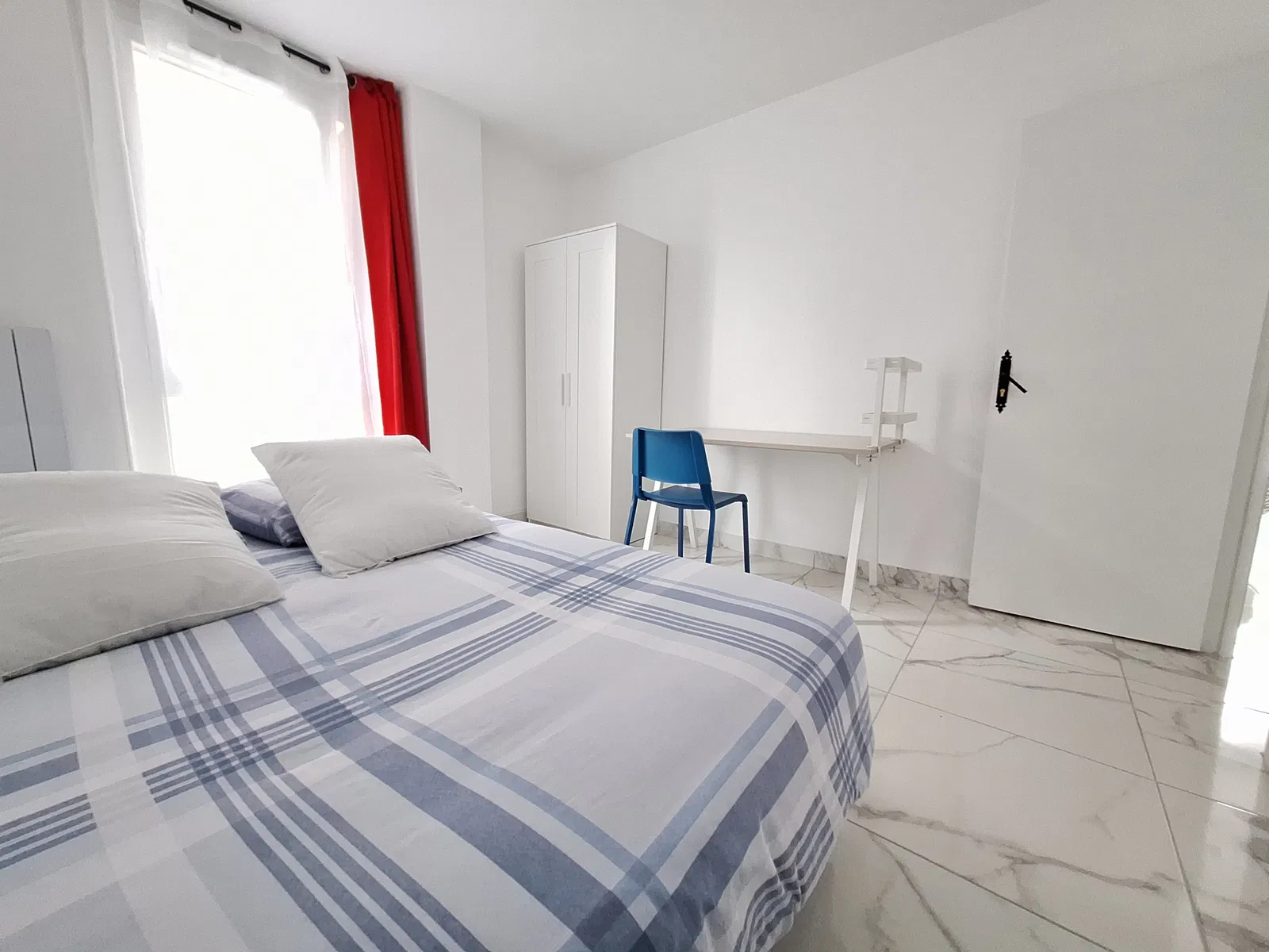Room Squarre du Dragon in Évry