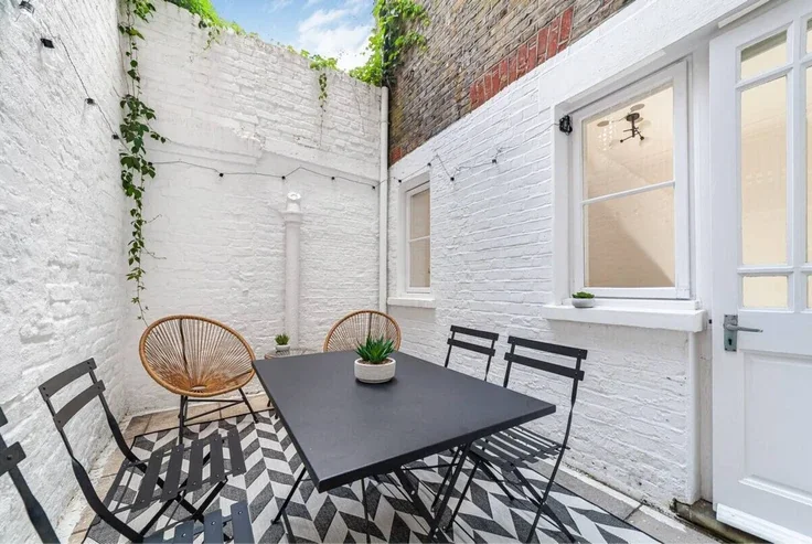 Flat Oakley Street in Greater London