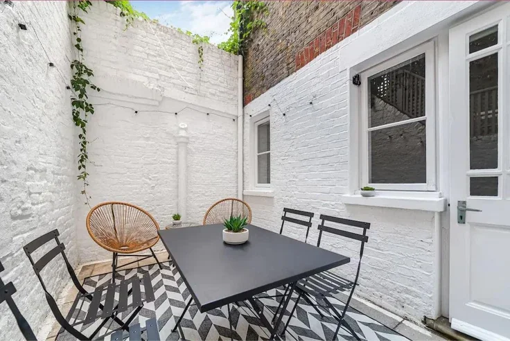 Flat Oakley Street in Greater London