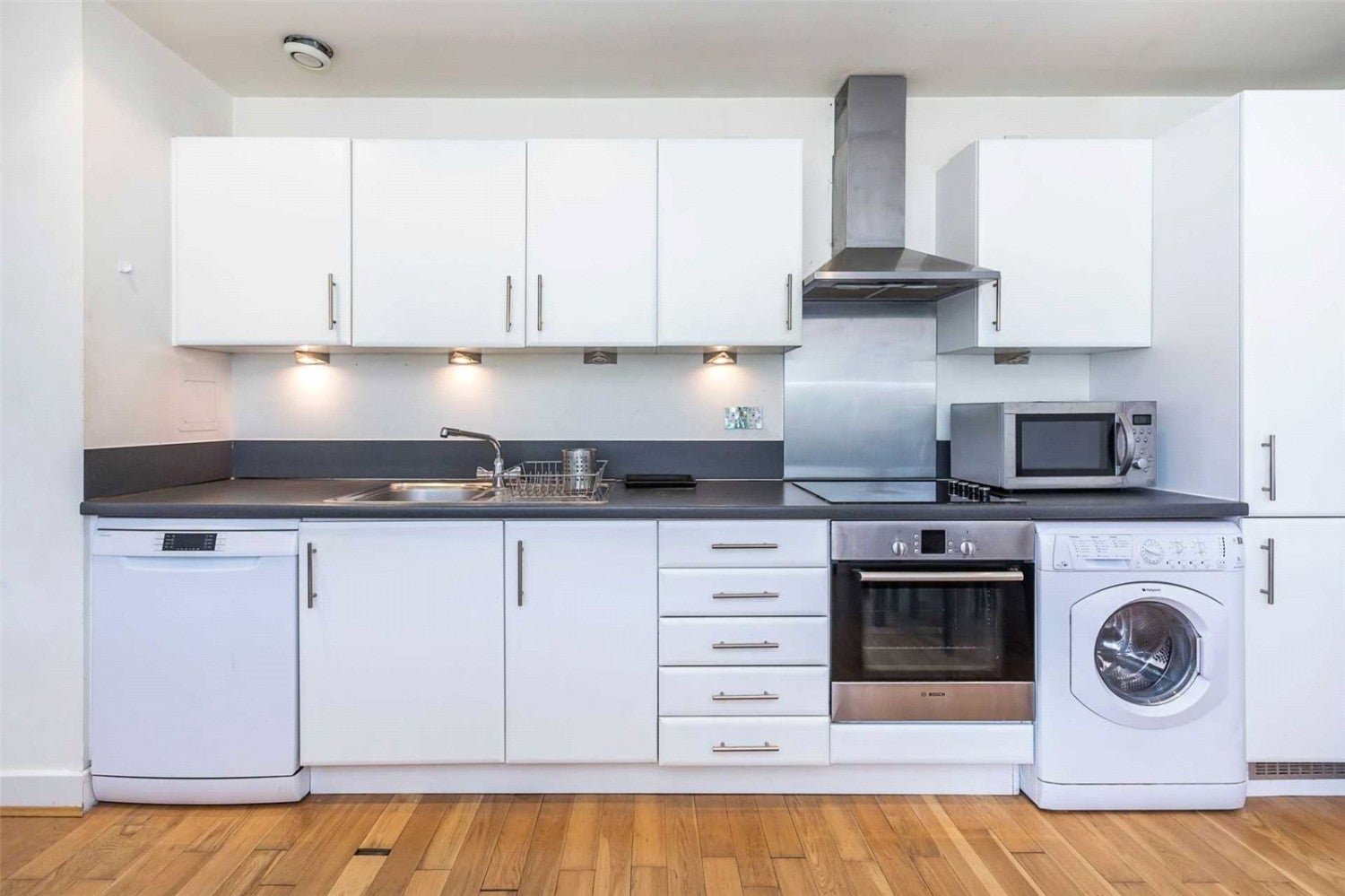 Flat Meath Crescent in Greater London