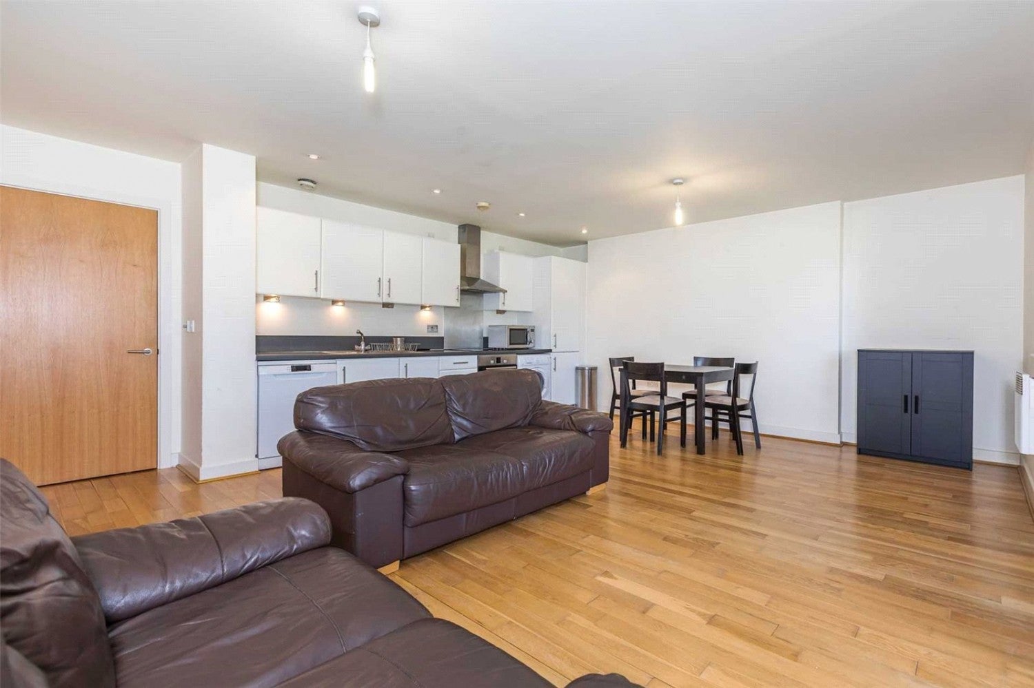 Flat Meath Crescent in Greater London