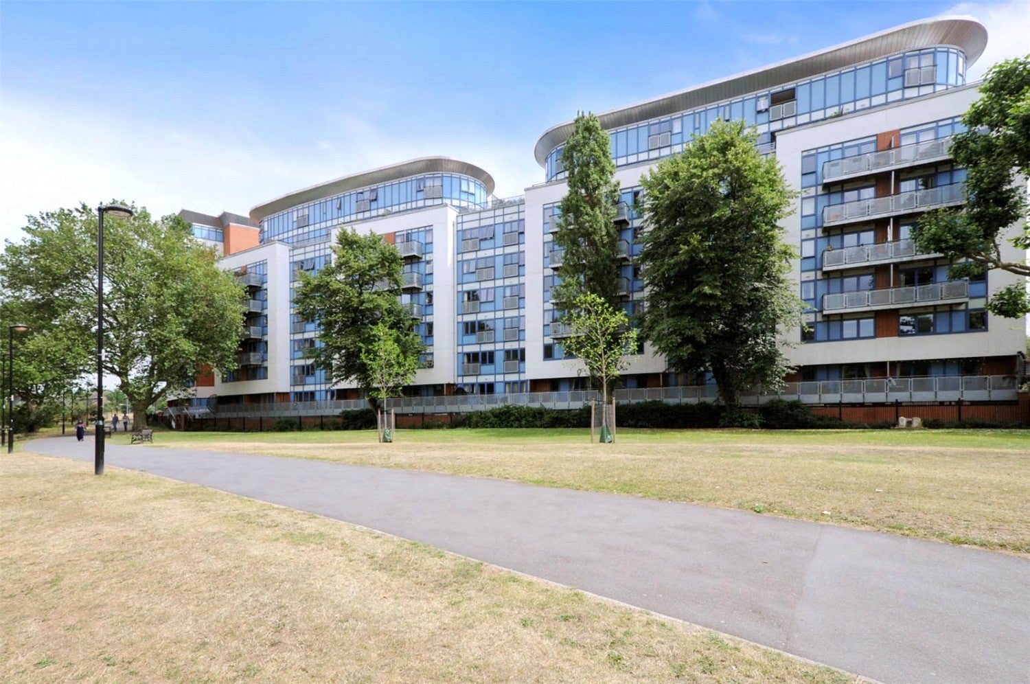 Flat Meath Crescent in Greater London