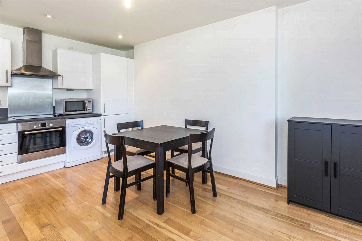 Flat Meath Crescent in Greater London