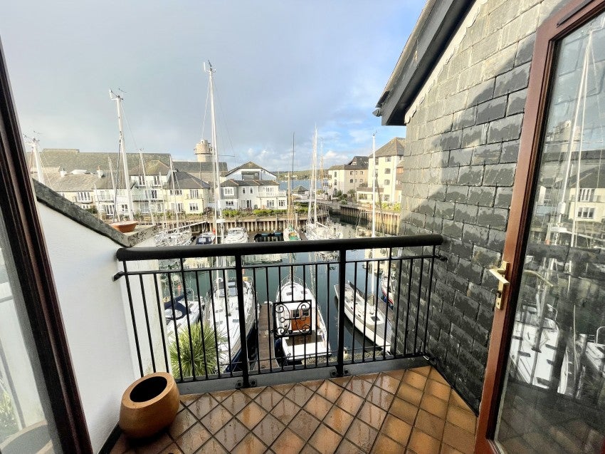 Flat Saint Smithwick Way in Falmouth