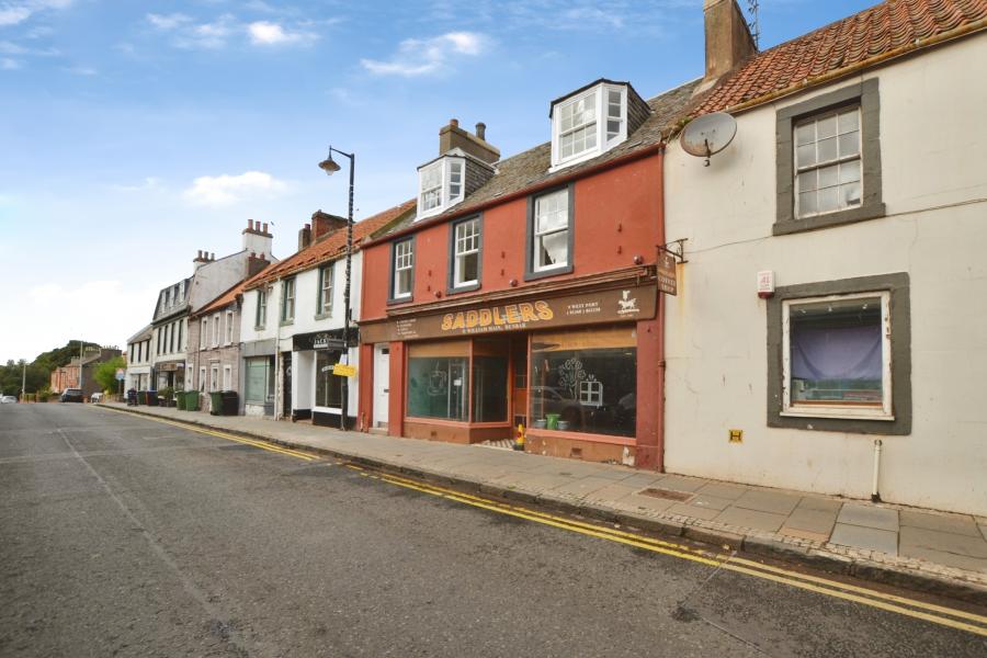 Flat Innes Close in Dunbar