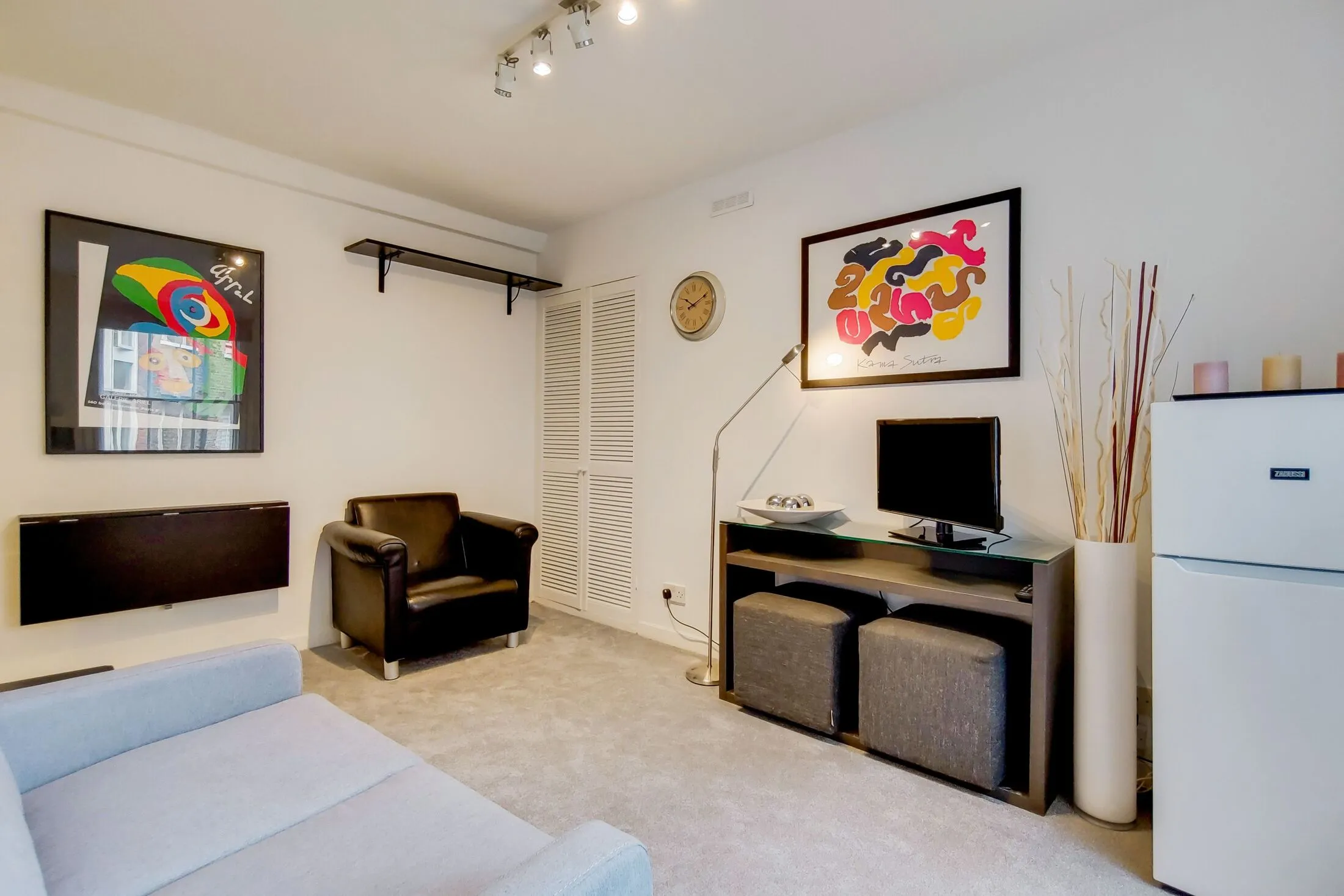 Flat Folgate Street in Greater London