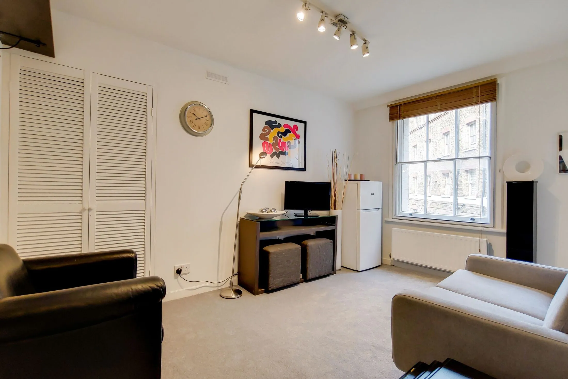 Flat Folgate Street in Greater London