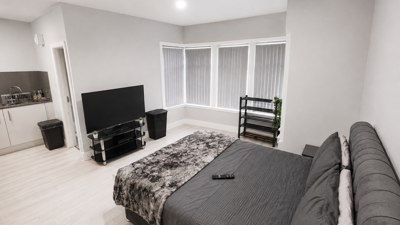 Room Biscot Road in Luton