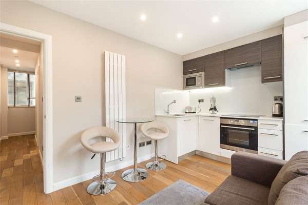 Flat Alleyn Court in City of Westminster