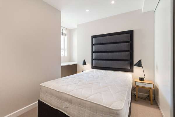 Flat Alleyn Court in City of Westminster