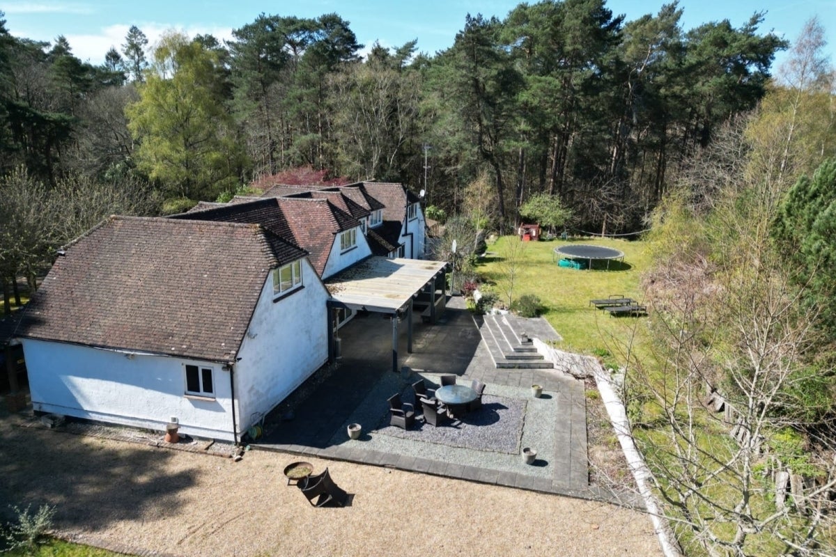 House Crooksbury Lane in Guildford
