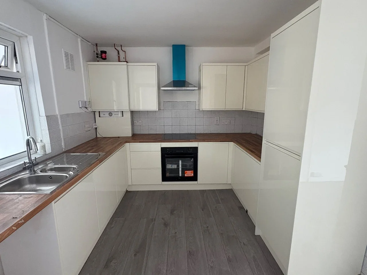 House Howbury Lane in Greater London