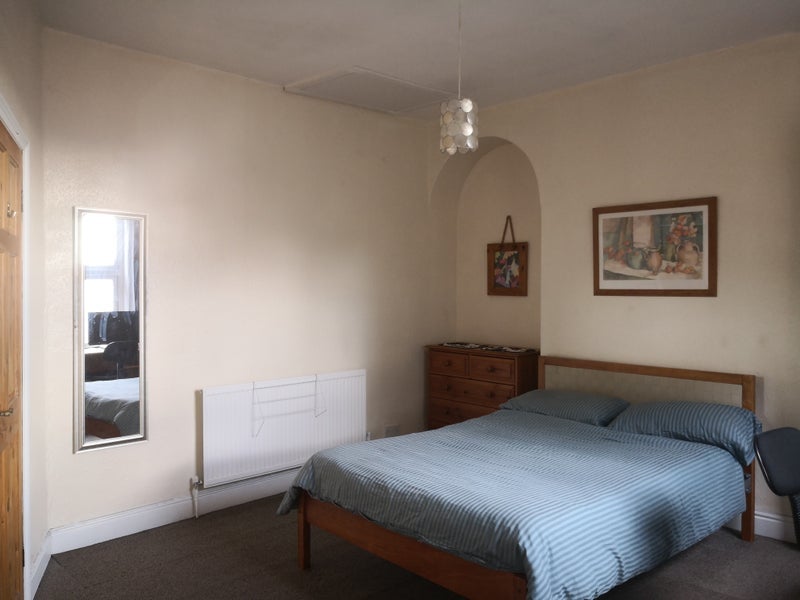 Room Wilford Grove in Nottingham