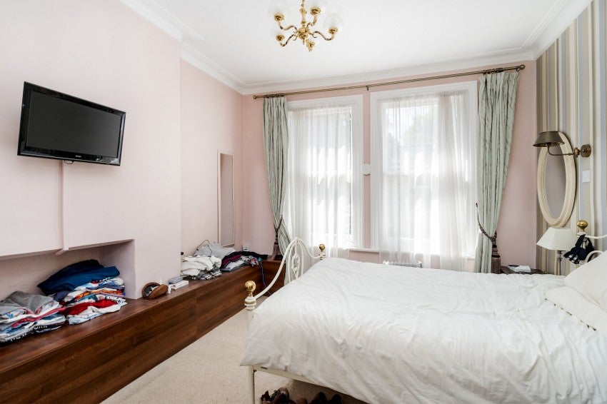 Flat Primrose Gardens in Greater London