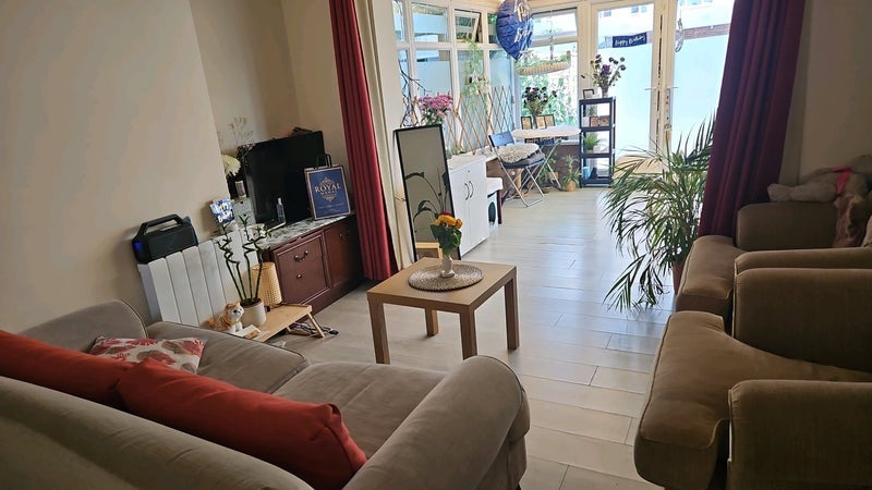 Room Chapman Road in Greater London