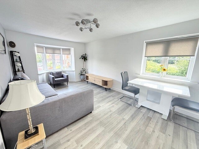 Flat Bloomfield Close in Cheadle Hulme
