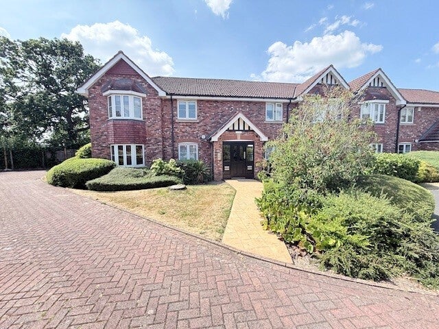 Flat Bloomfield Close in Cheadle Hulme