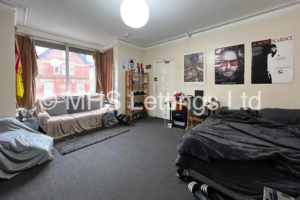 Flat Brudenell Road in Leeds