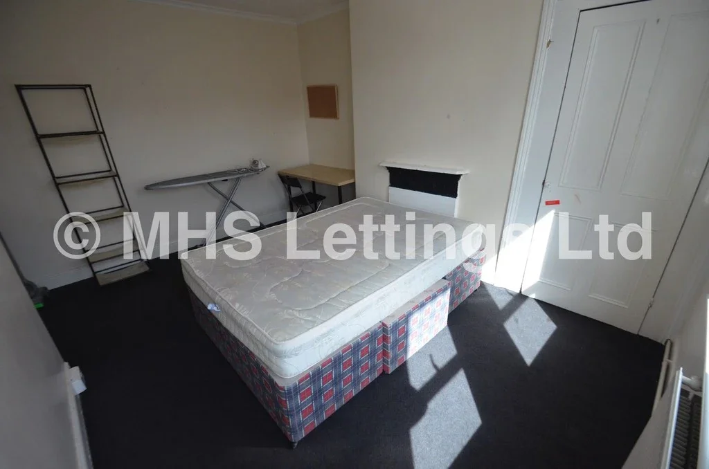 Flat Brudenell Road in Leeds
