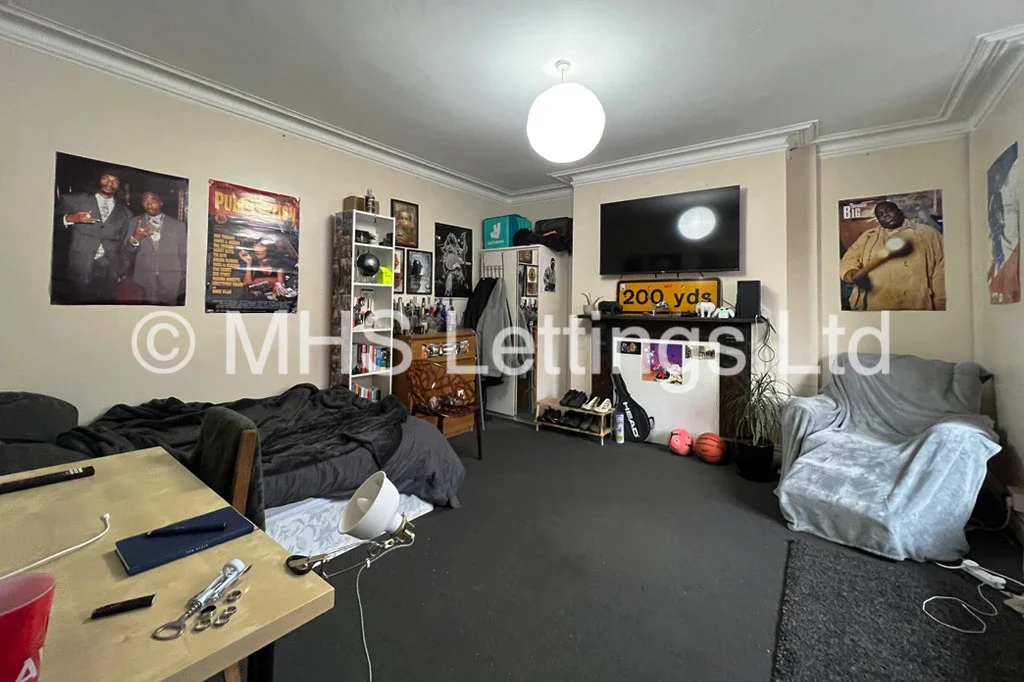 Flat Brudenell Road in Leeds