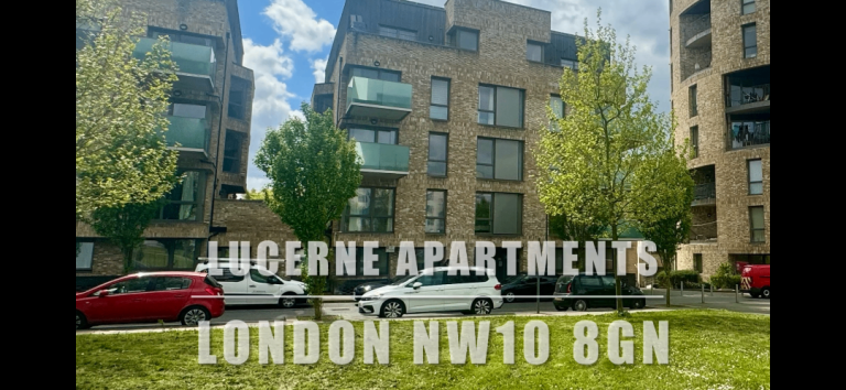 Flat Hilltop Avenue in Greater London
