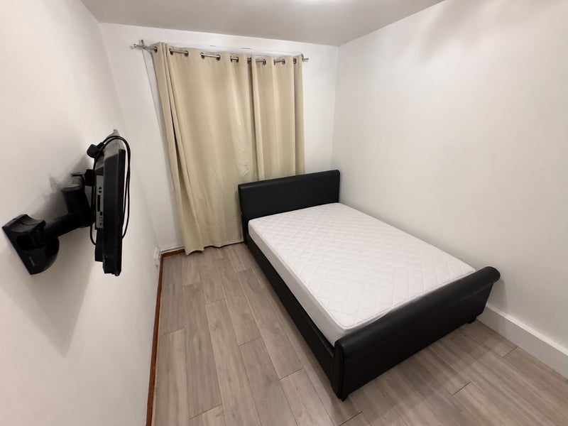 Room Heather Close in Greater London