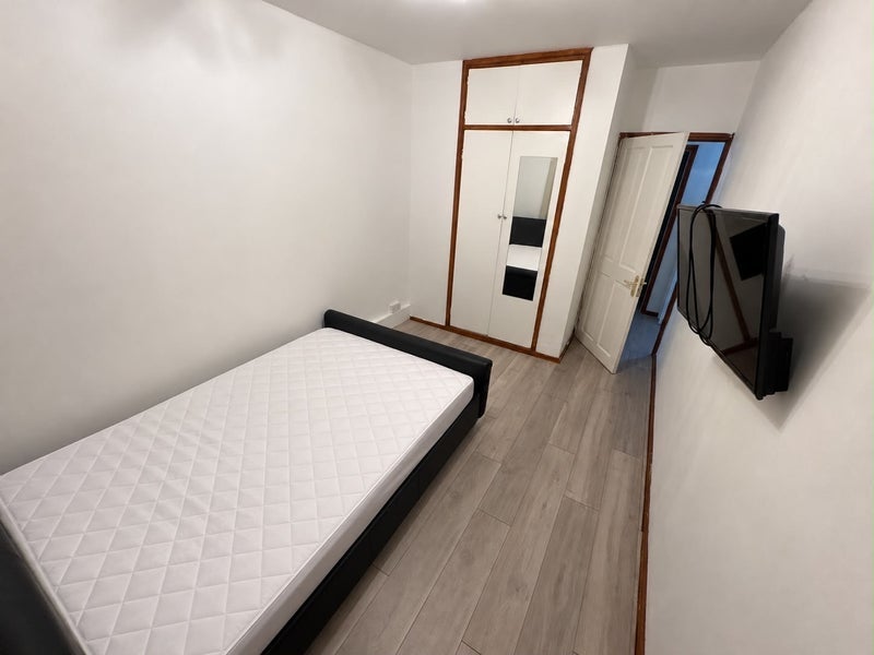 Room Heather Close in Greater London