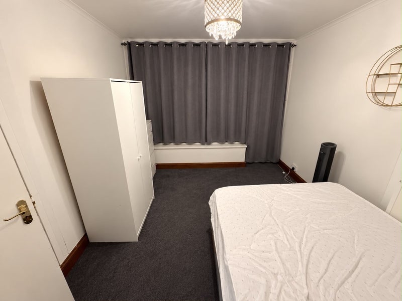 Room Heather Close in Greater London