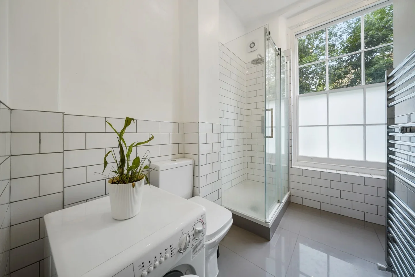 Flat Lillie Road in Greater London