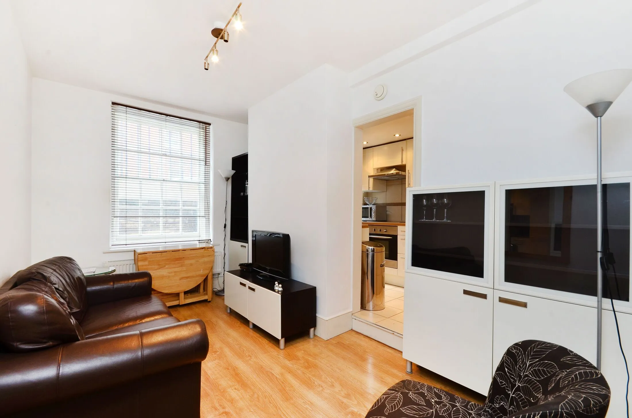 Flat Hunter Street in Greater London
