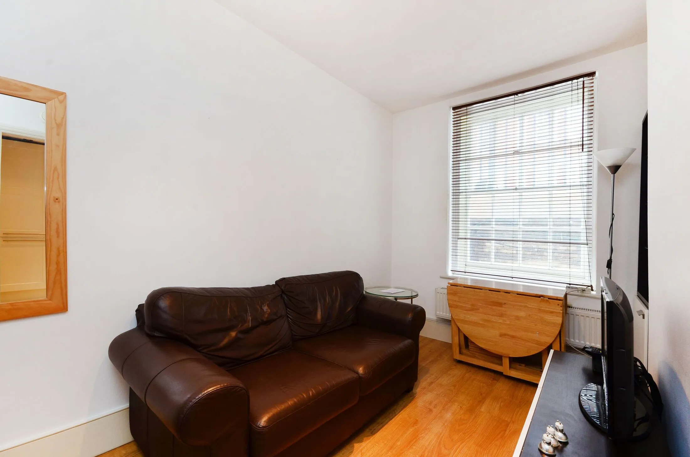 Flat Hunter Street in Greater London