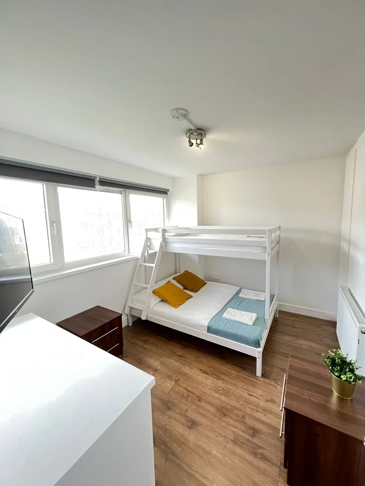 Flat Caledonian Road in Greater London