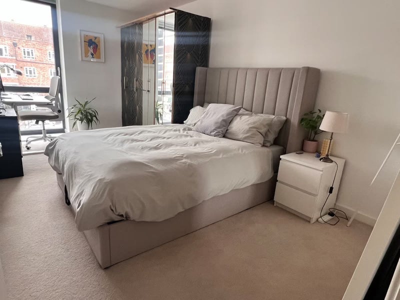 Room Bloemfontein Road in Greater London