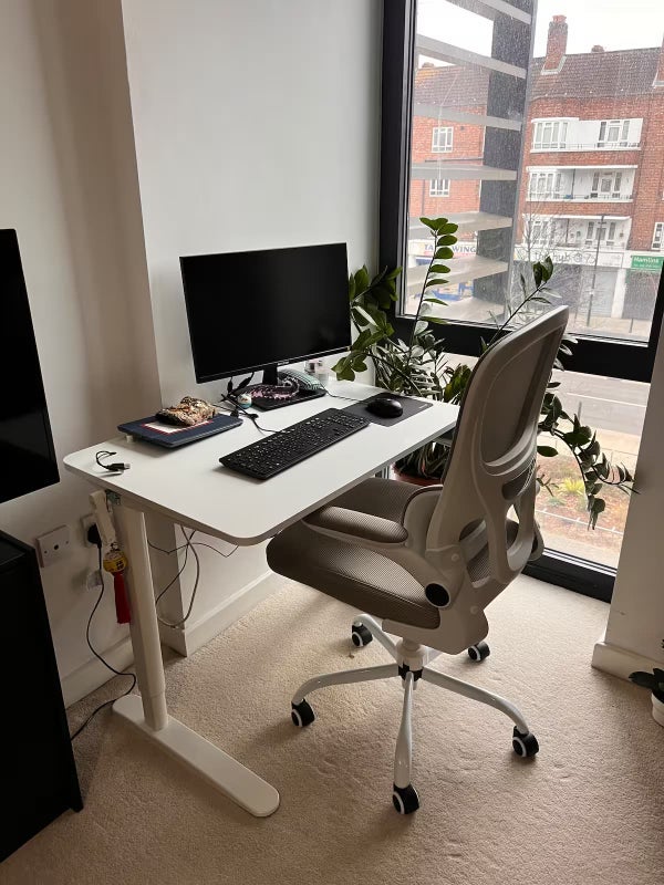 Room Bloemfontein Road in Greater London