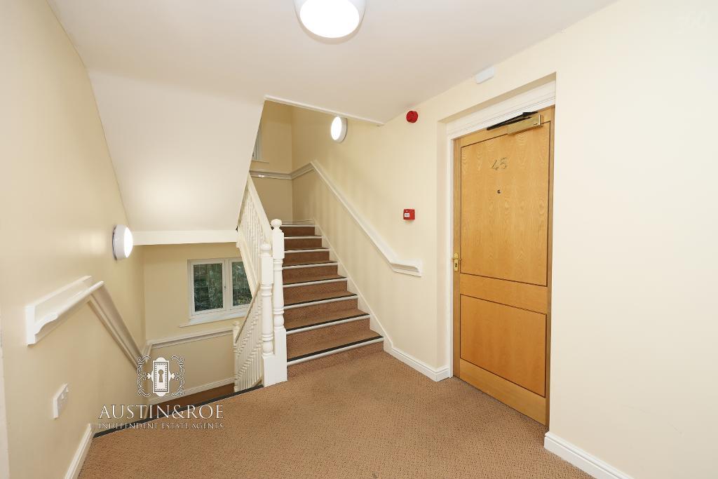 Flat Lister Grove in Stafford