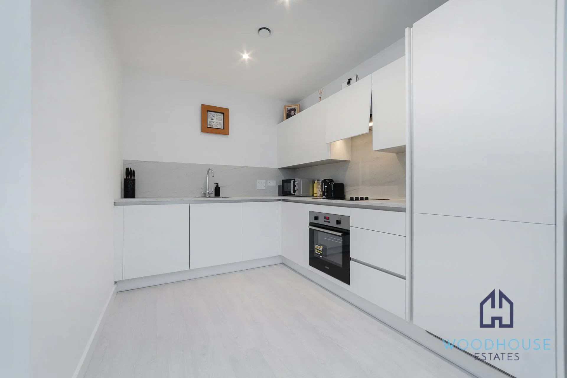 Flat Shearwater Drive in Greater London