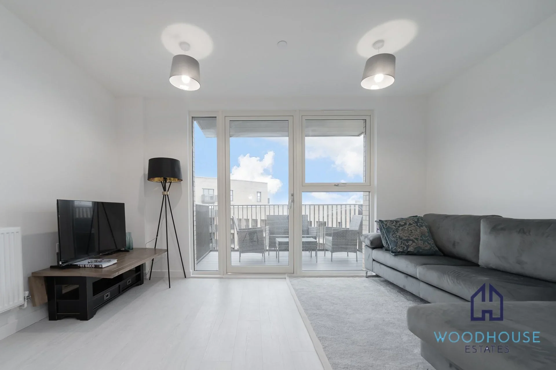 Flat Shearwater Drive in Greater London