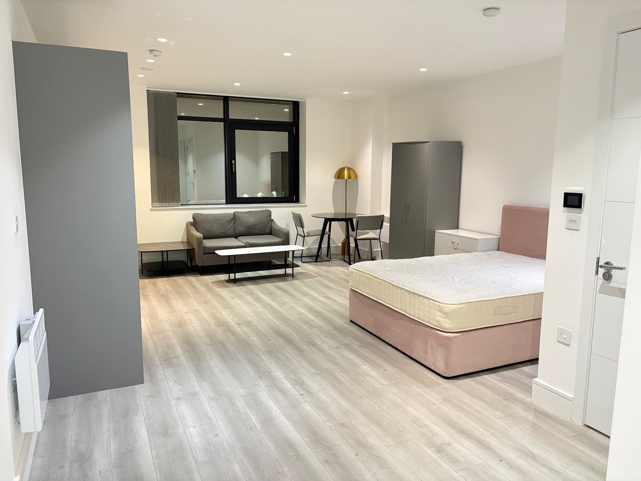 Flat Great West Road in Greater London