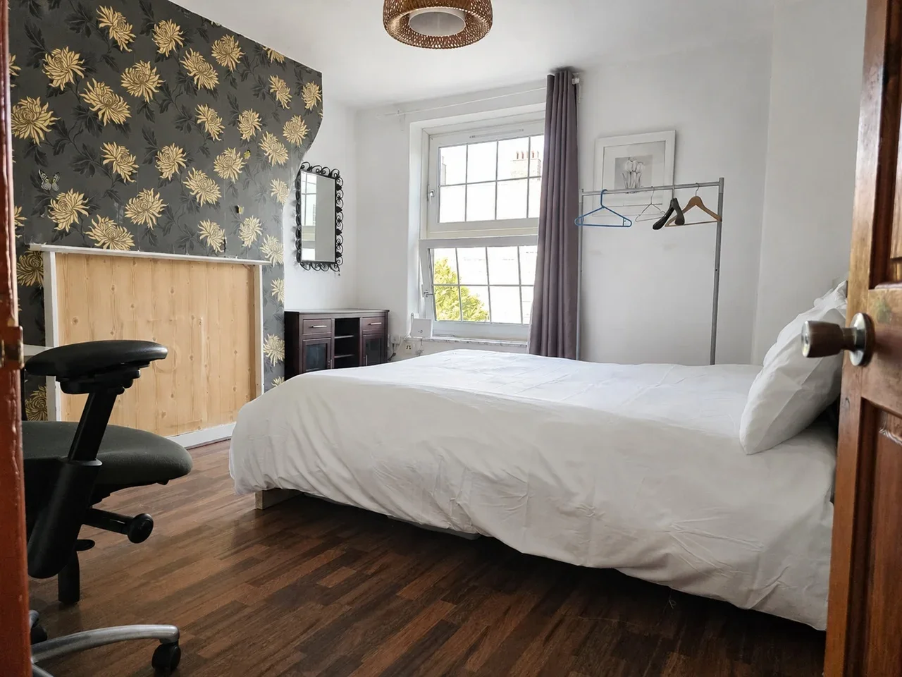 Flat Pott Street in Greater London