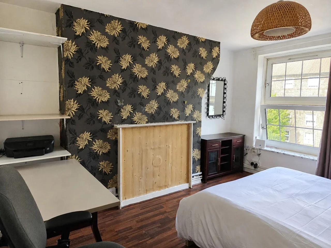 Flat Pott Street in Greater London