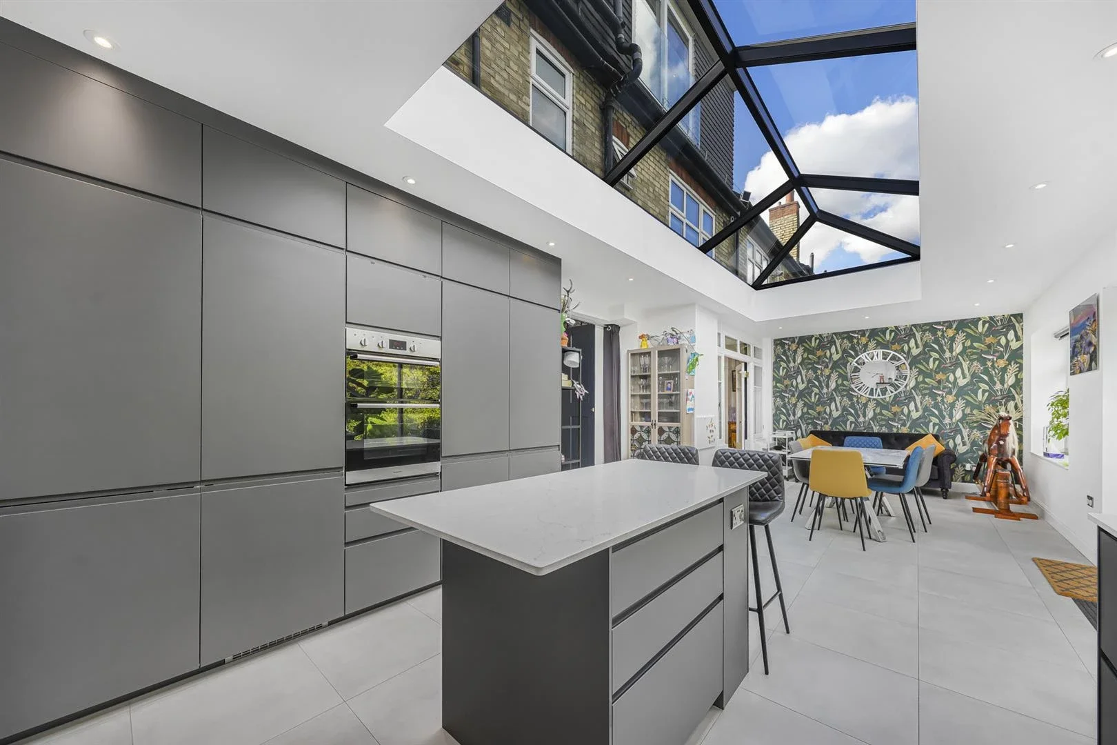 House Kimberley Road in Greater London