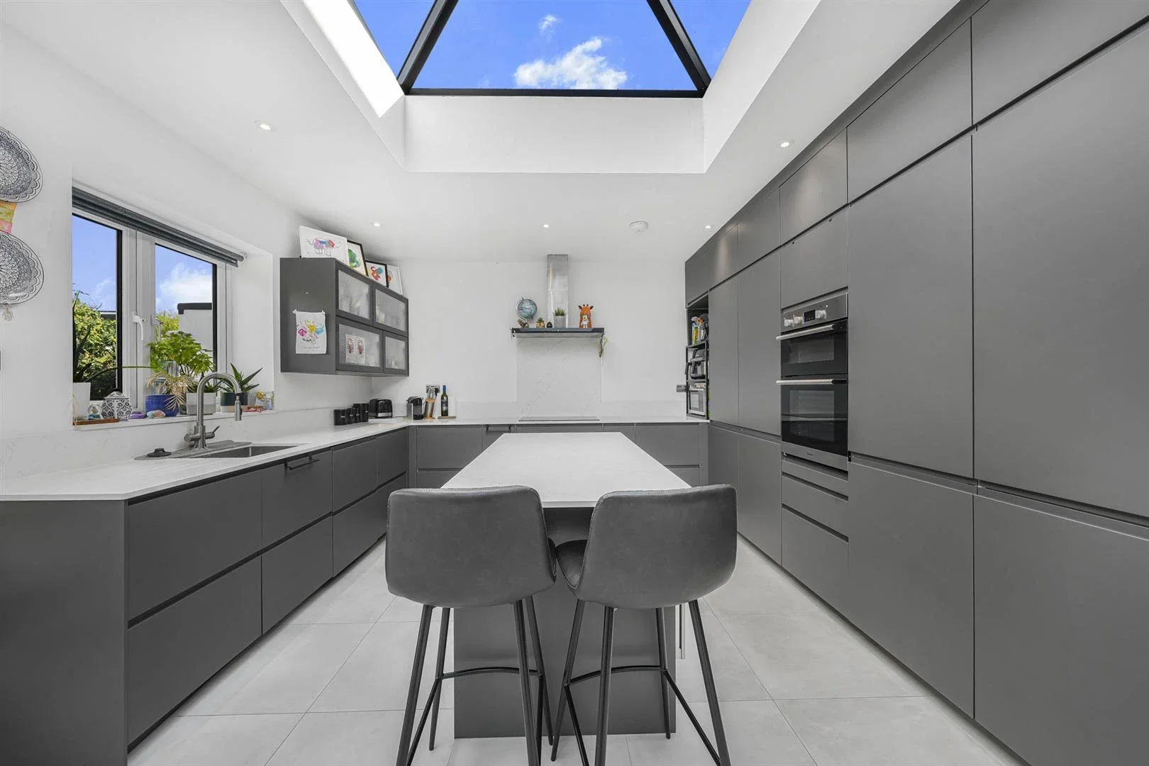 House Kimberley Road in Greater London
