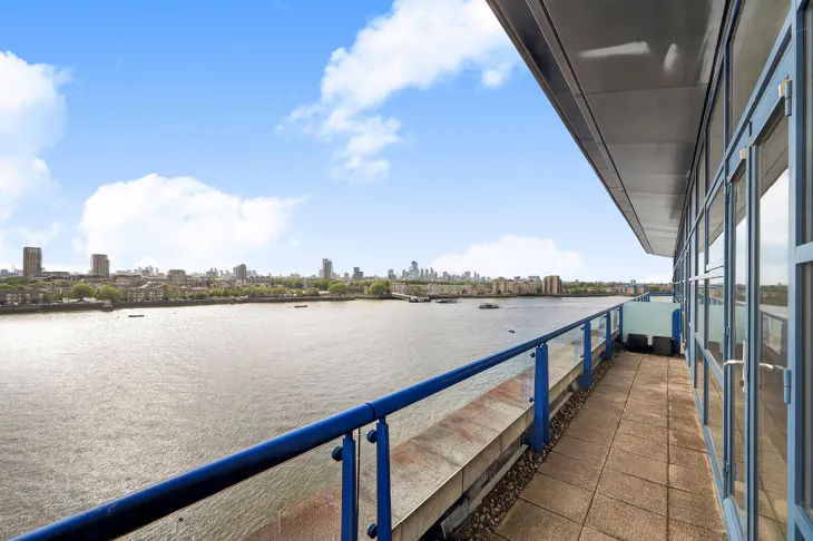 Flat Newton Place in Greater London