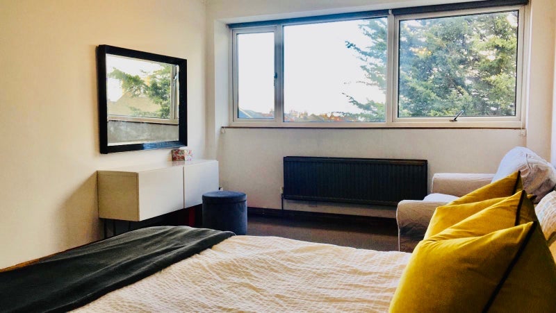 Room Trinity Road in Greater London