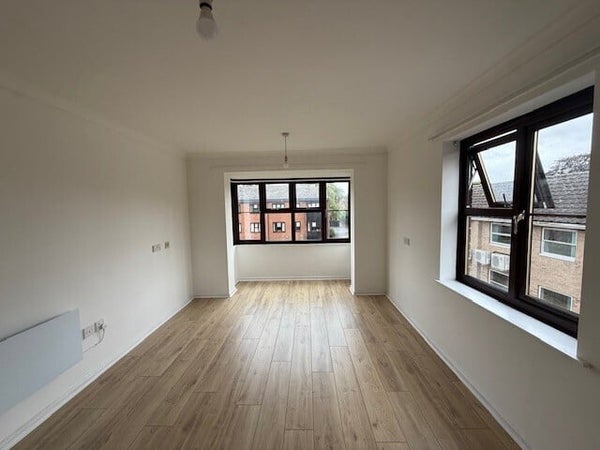 Flat Cobden Avenue in Peterborough