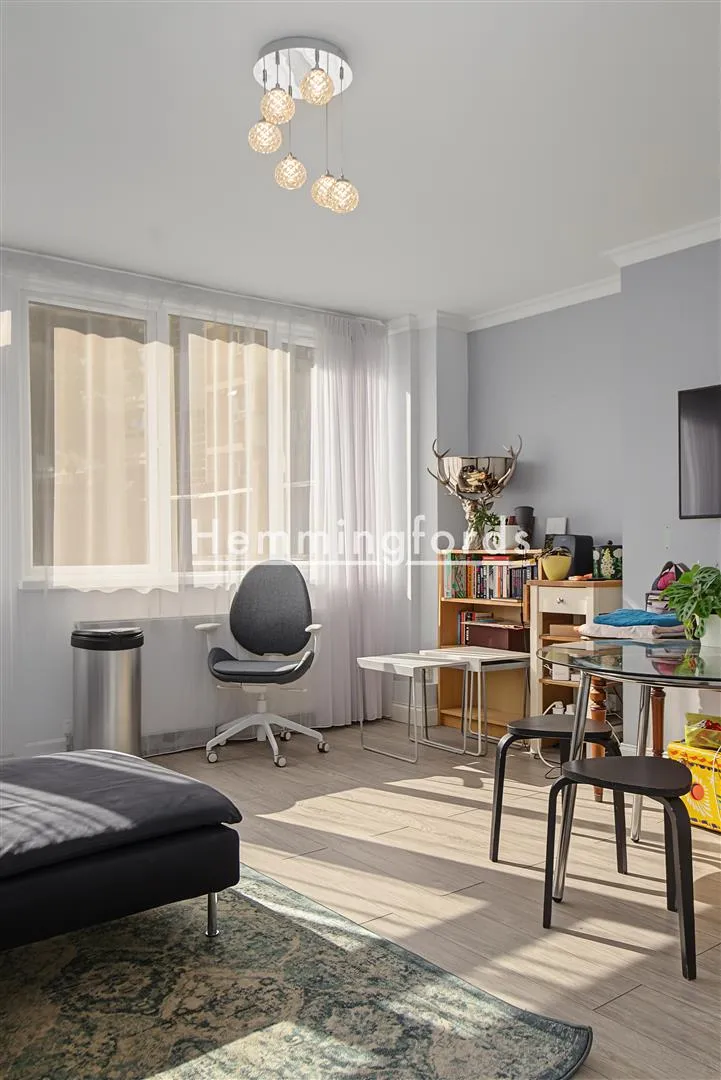 Flat Purcell Street in Greater London