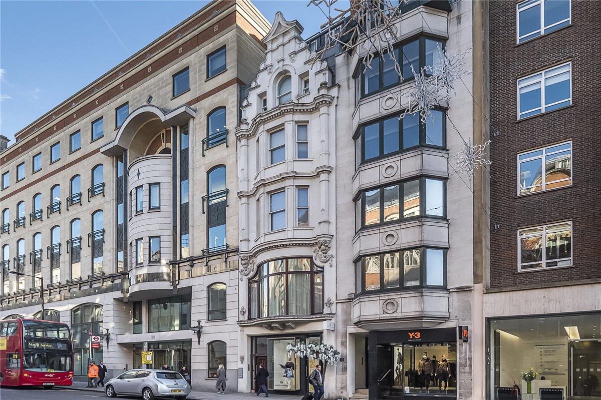 Flat Conduit Street in City of Westminster