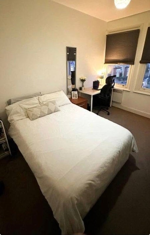 Room Topsham Road in Greater London